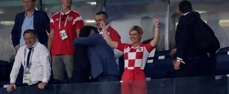رئيسة “كرواتيا” ترقص وتحتفل بالفوز على روسيا..وهذا رد بوتين على الهزيمة